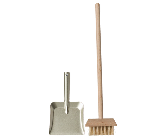 PREORDER - Broom set, Miniature (Available Mid July)