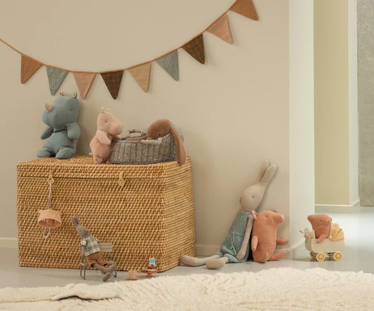 Safari friends, Hippo w. skirt, Small - Soft rose
