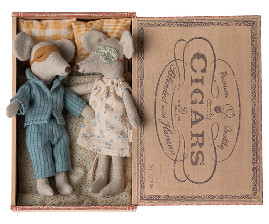 Mum & Dad Mice in Cigar Box