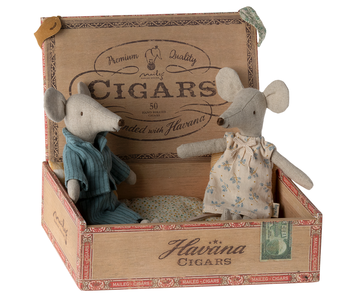 Mum & Dad Mice in Cigar Box