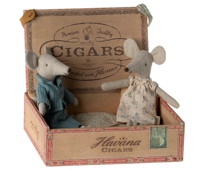 Mum & Dad Mice in Cigar Box