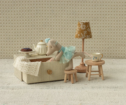 Dance mouse in daybed, Little sister