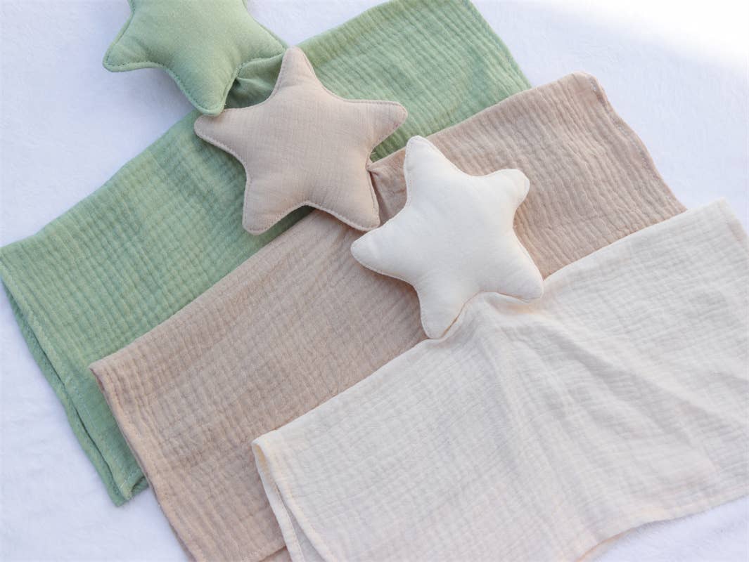 Star Baby Tiny Blanket Colour: Cream