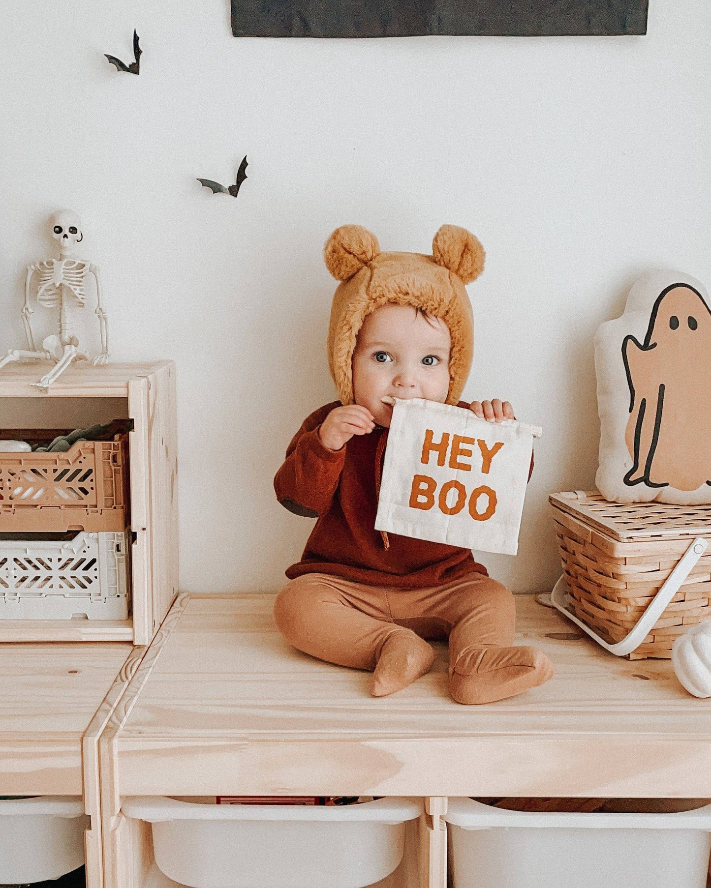 Hey Boo Hang Sign