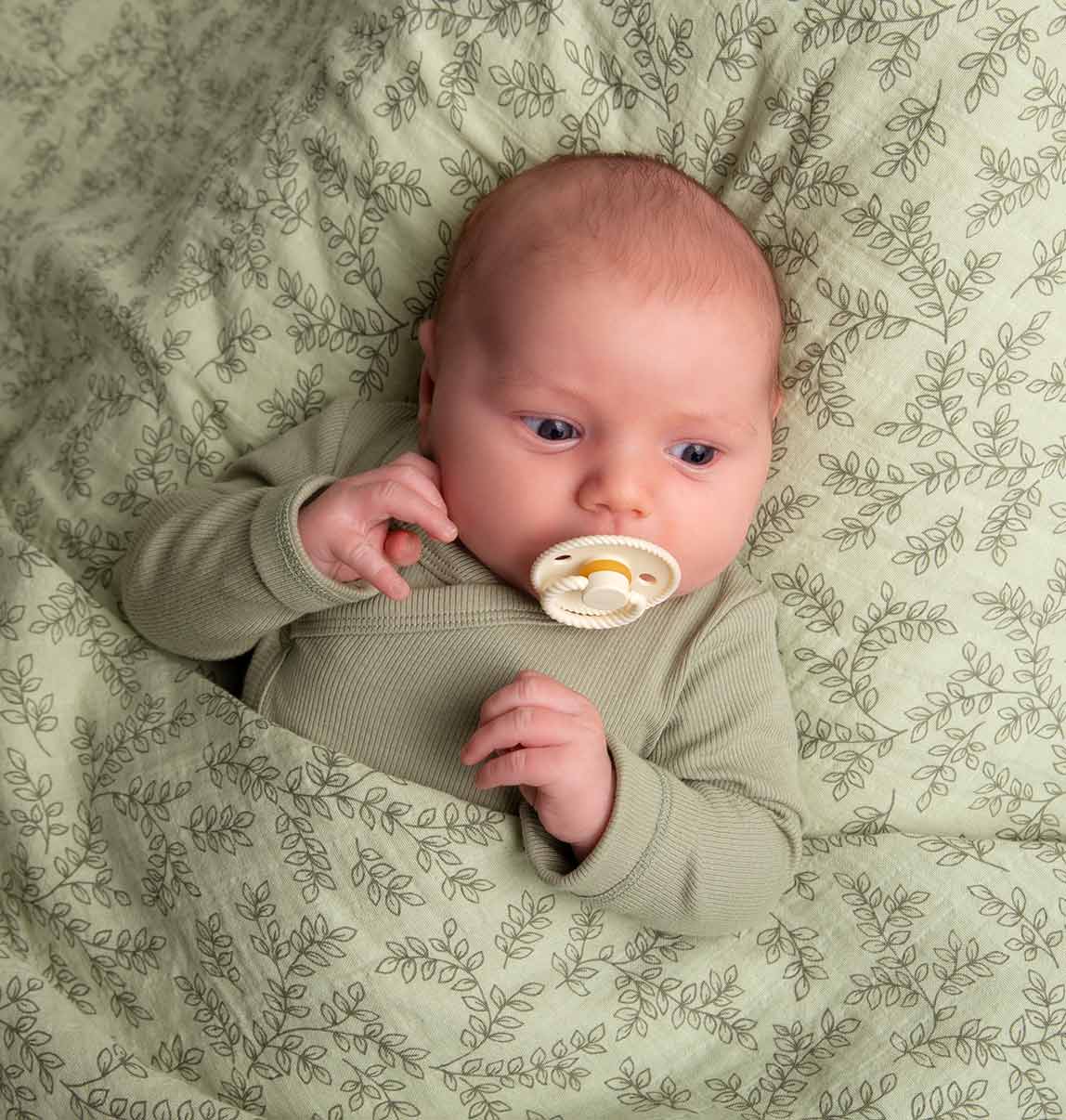 Swaddle/Muslin cloth XL: leaves - sage