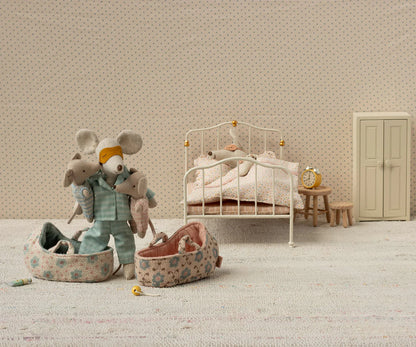 Baby mouse in carry cot - Rose - view 2