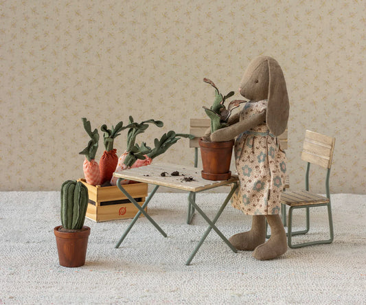 Flower pot with plant, Miniature