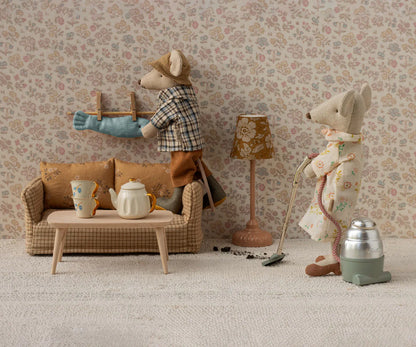 Couch, Mouse - Mable