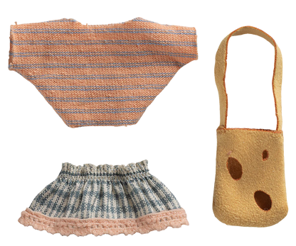 Clothes and bag, Little sister mouse