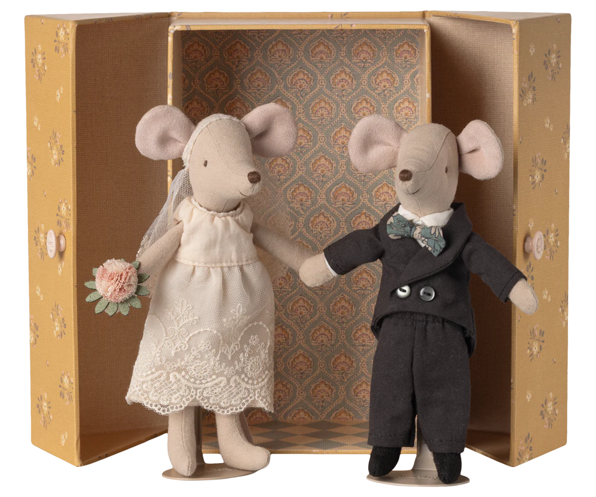 Wedding mice couple in box, Mum and Dad (Available Mid June)