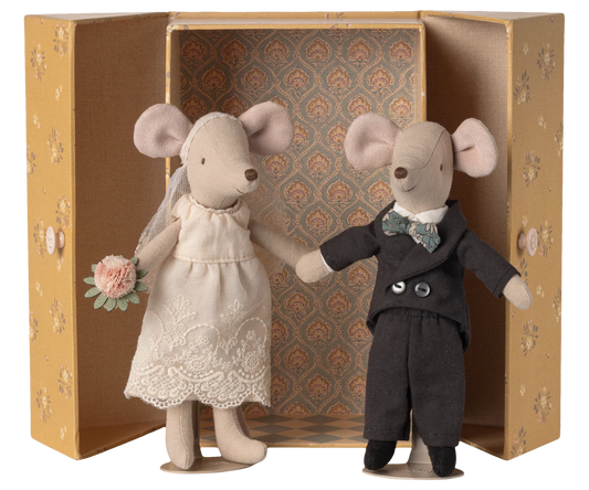 Wedding mice couple in box, Mum and Dad (Available Mid June)