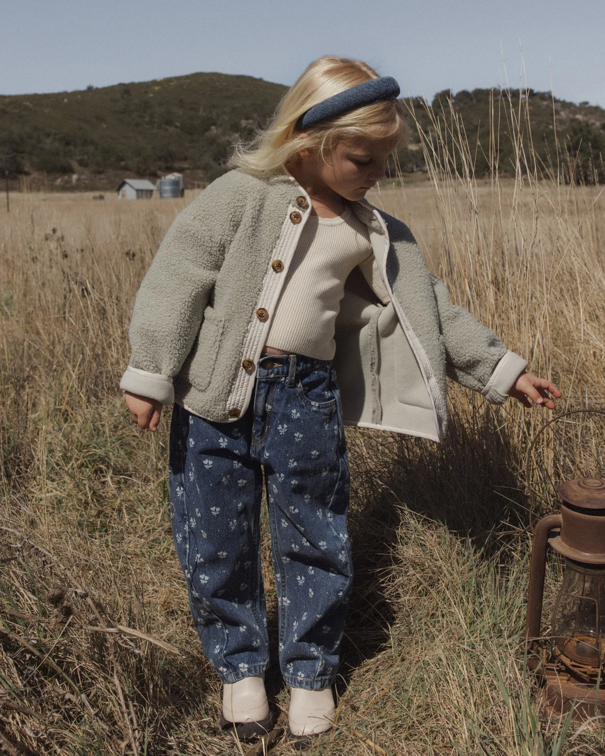 Rylee + Cru Barrel Pant in Heart Ditsy print on indigo denim, detail of the relaxed barrel silhouette