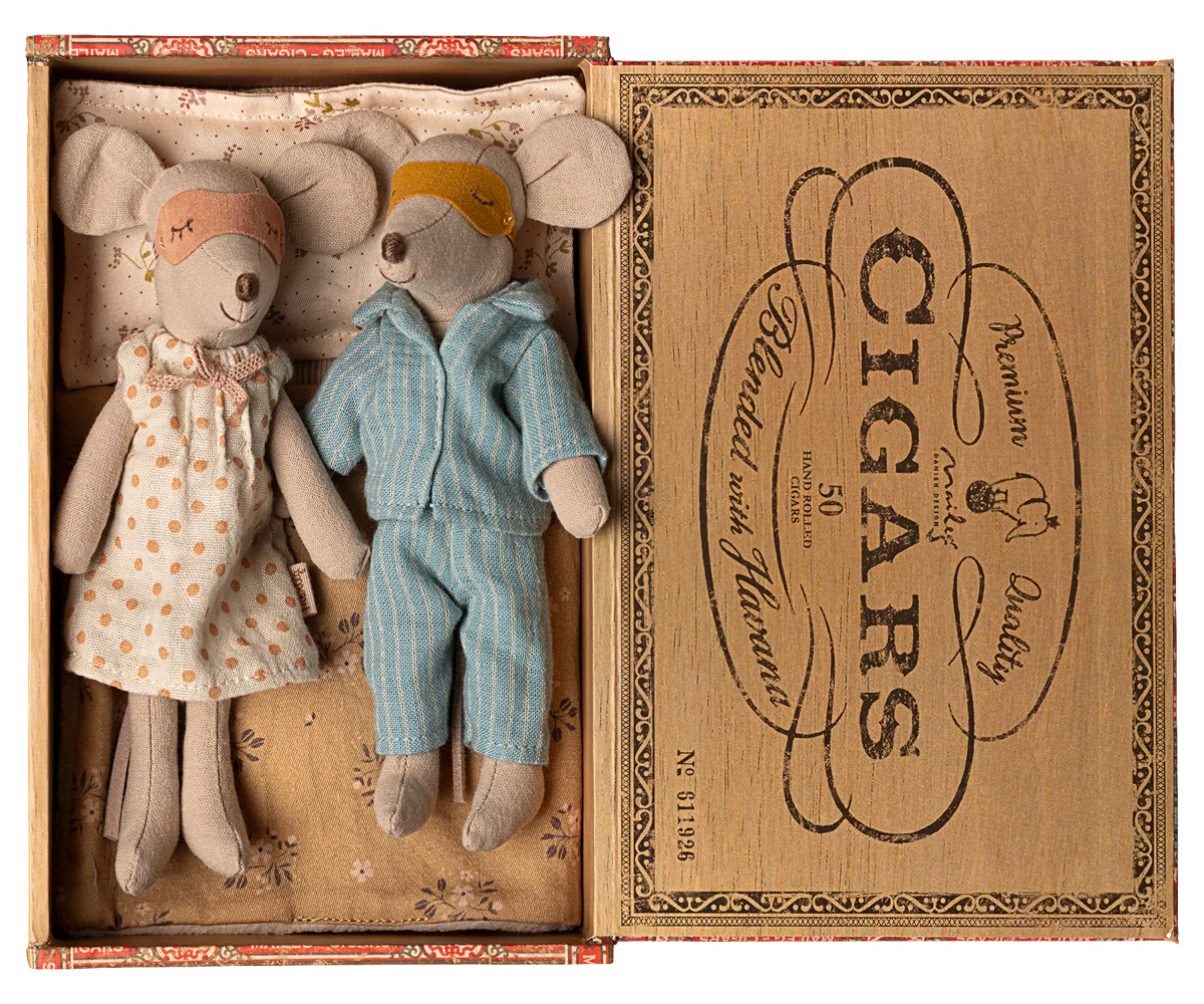 PREORDER - Mum & Dad mice in cigarbox (Available Early October)