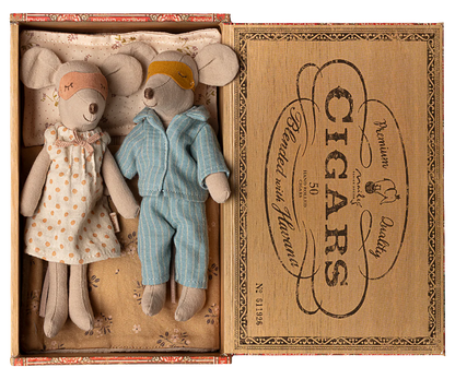 PREORDER - Mum & Dad mice in cigarbox (Available Early October)