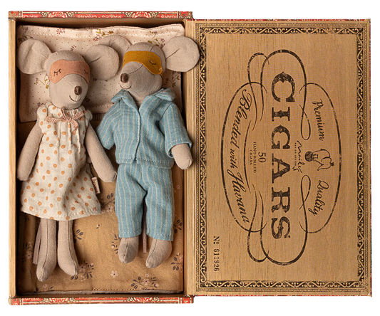 PREORDER - Mum & Dad mice in cigarbox (Available Early October)