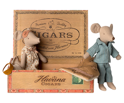 PREORDER - Mum & Dad mice in cigarbox (Available Early October)