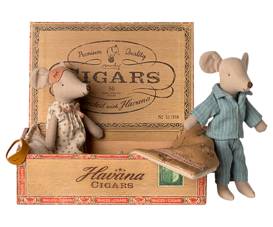 PREORDER - Mum & Dad mice in cigarbox (Available Early October)