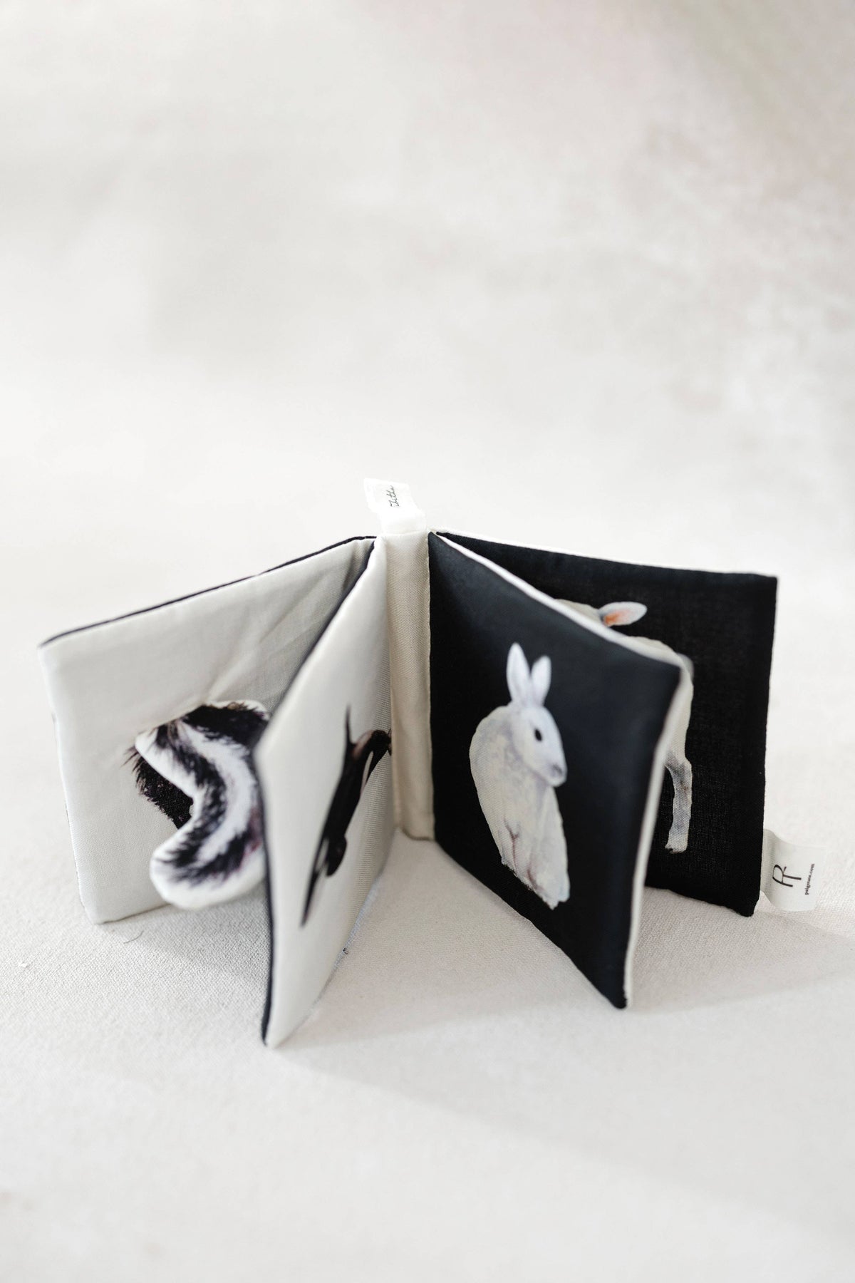 Organic cotton baby crinkle book - view 3