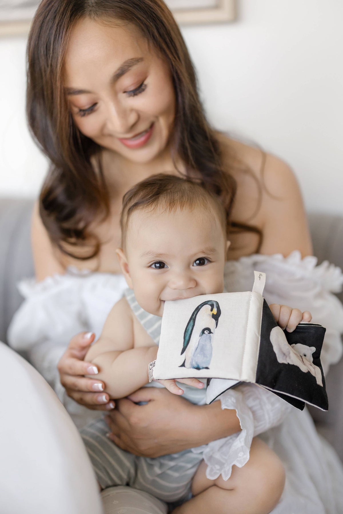 Organic cotton baby crinkle book - view 2
