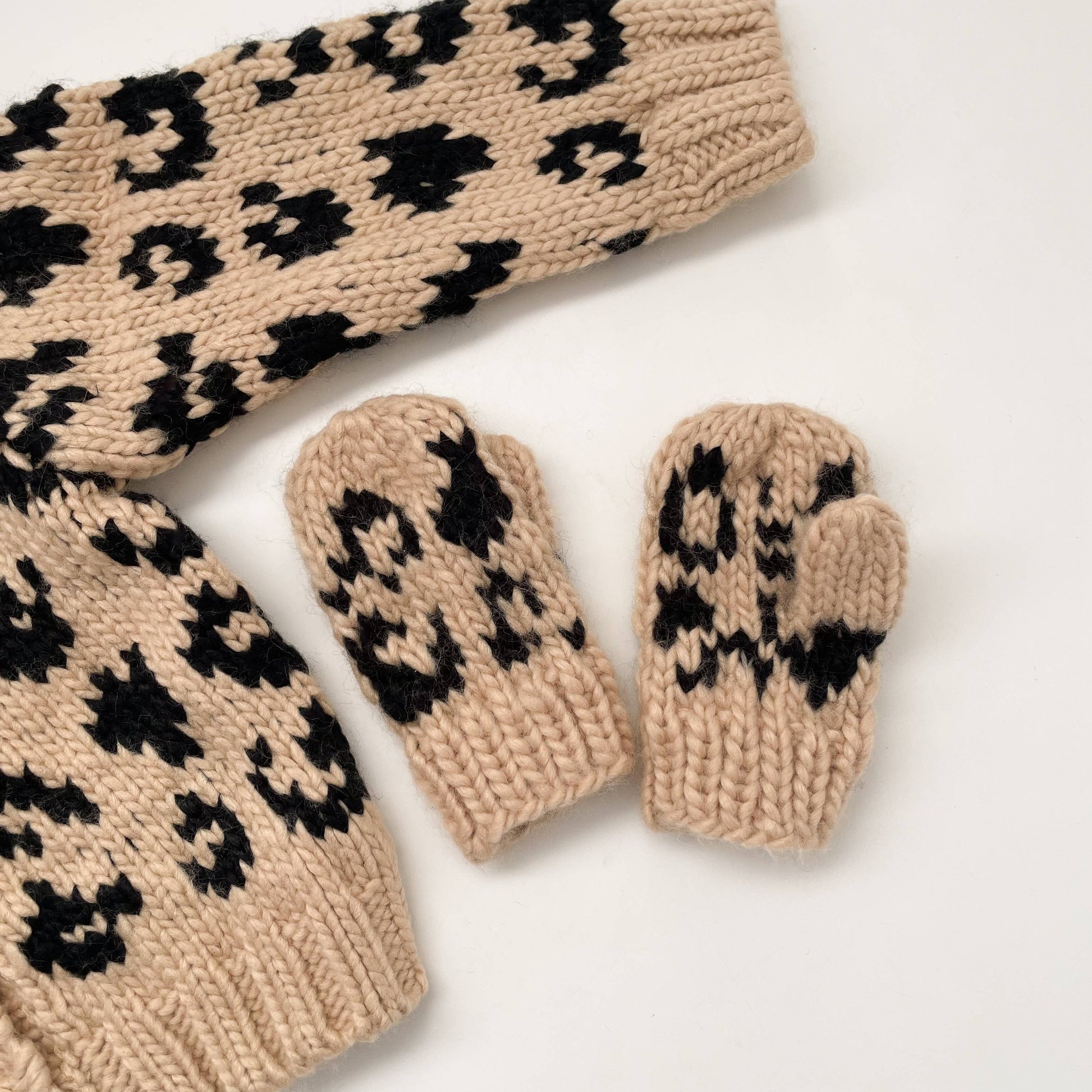 Cheetah Knit Mittens Cheetah Knit Mittens